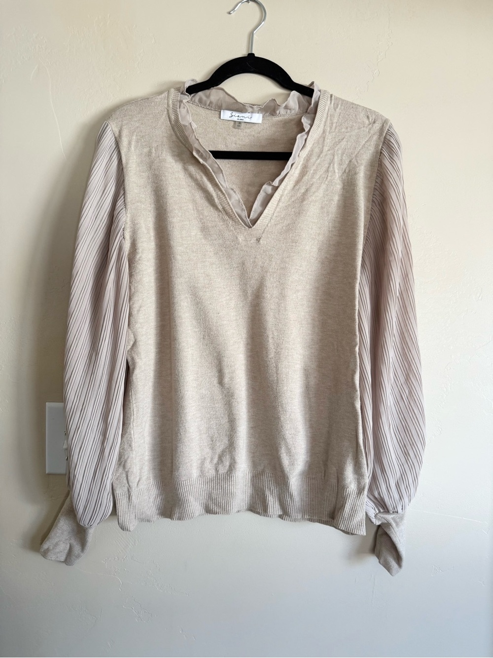 Sioni Cream V-Neck Mixed-Media Sweater with Pleated Sleeves